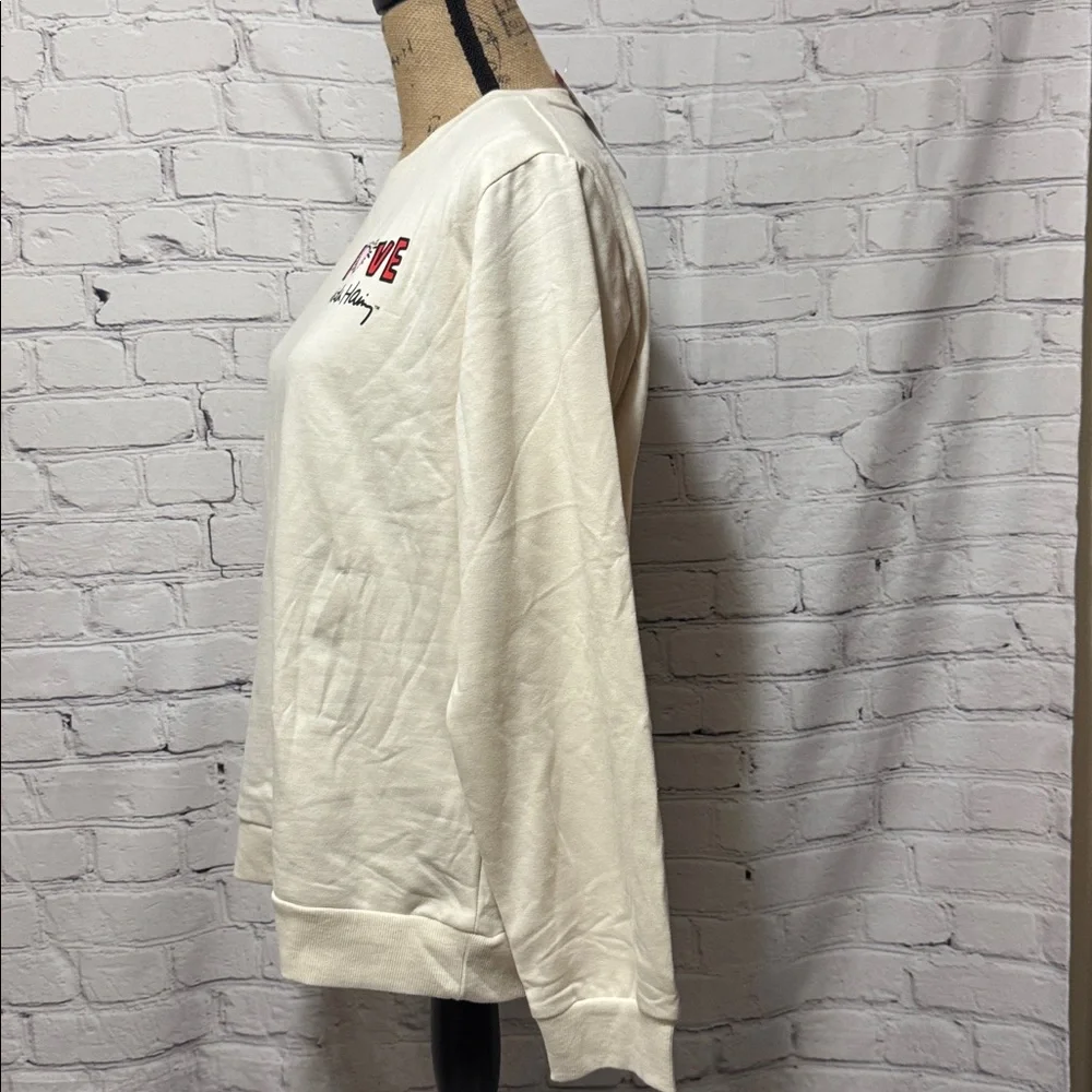 🆕 Keith Haring Cream Sweatshirt with Red Heart Design - Picture 5 of 7